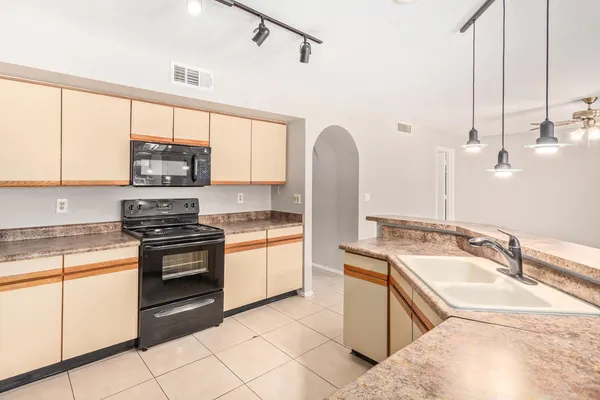 $2,595 | 7392 West Kristal Way, Glendale, AZ 85308