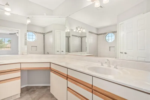 $2,595 | 7392 West Kristal Way, Glendale, AZ 85308