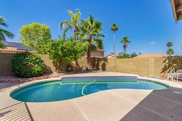 $2,595 | 7392 West Kristal Way, Glendale, AZ 85308
