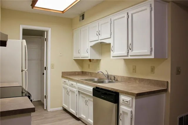 $155,900 | 12659 West 110th Terrace, Overland Park, KS 66210