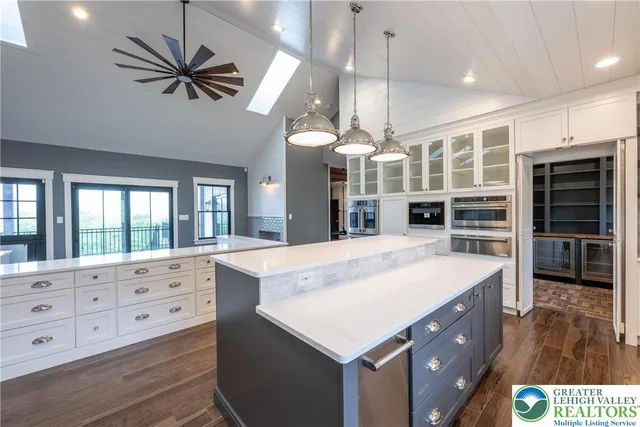 a view of a storage & utility room