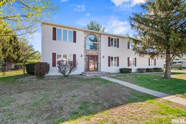 $345,000 | 300 Kingspoint Drive, Sherman, IL 62684