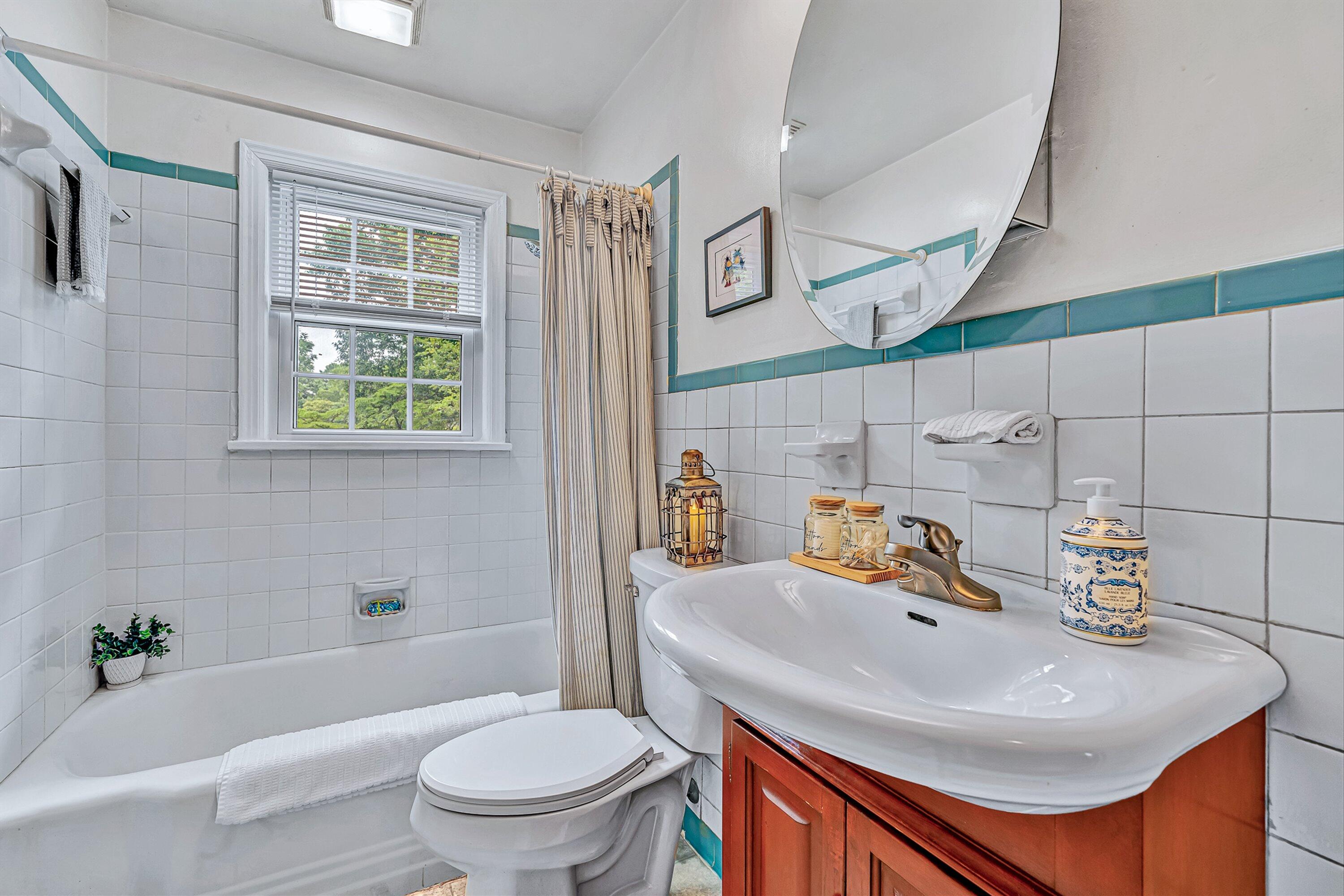 1035 Clearfield Road Southwest Roanoke, VA 24015 - Photo 15 of 43 Bathroom