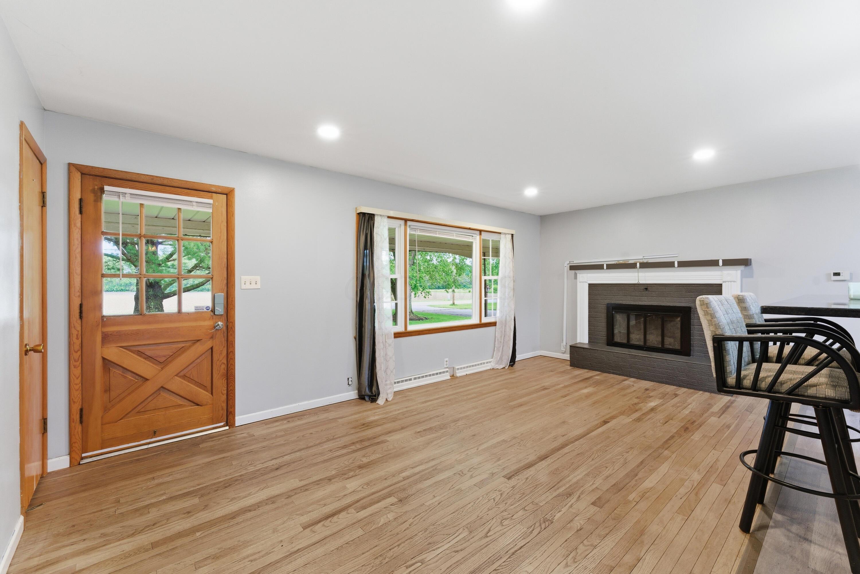 6755 Dunbar Road Prospect, OH 43342 - Photo 12 of 36 Livingroom1