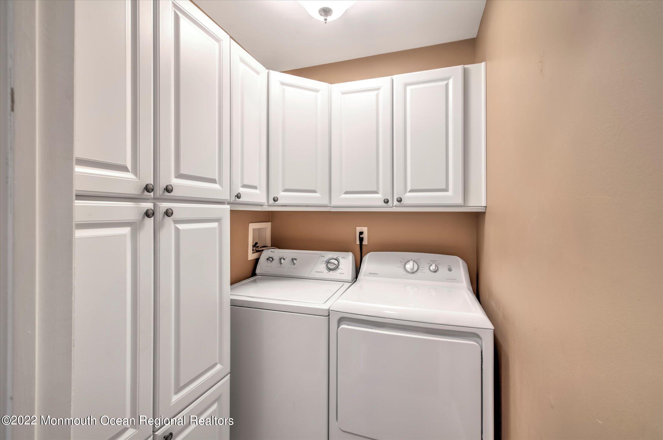 10 Hunters Oceanport, NJ 07757 - Photo 4 of 7 a utility room with dryer and washer