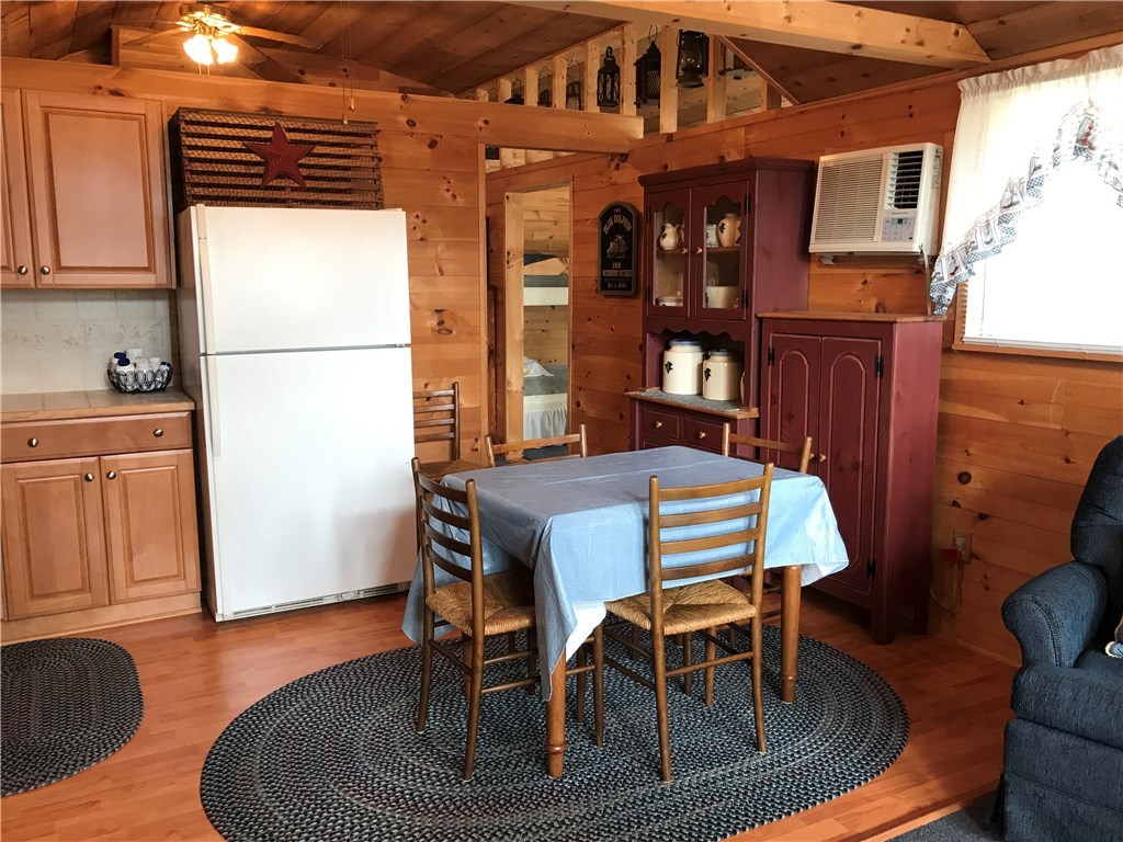 28 Andrew Comstock Road Warwick, RI 02886 - Photo 4 of 16