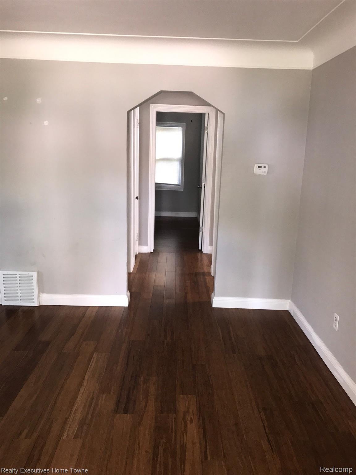 2427 Cambridge Road Berkley, MI 48072 - Photo 4 of 17 4.jpg