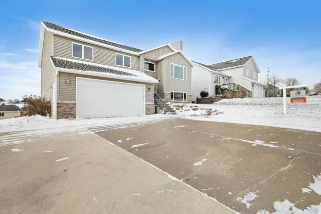 $484,900 | 1032 Vista Ridge Drive, Mount Horeb, WI 53572