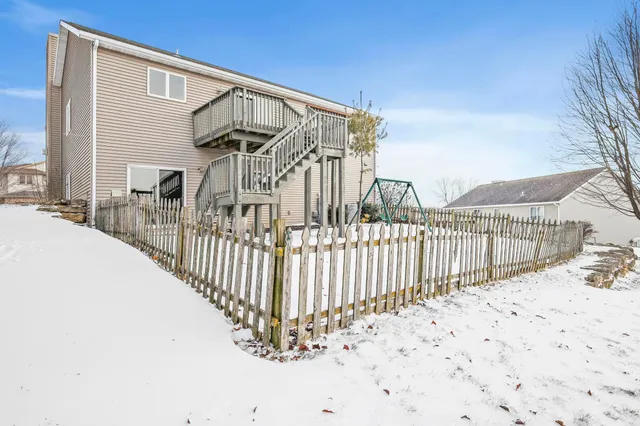 $484,900 | 1032 Vista Ridge Drive, Mount Horeb, WI 53572