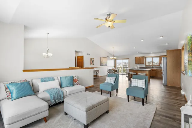 $484,900 | 1032 Vista Ridge Drive, Mount Horeb, WI 53572