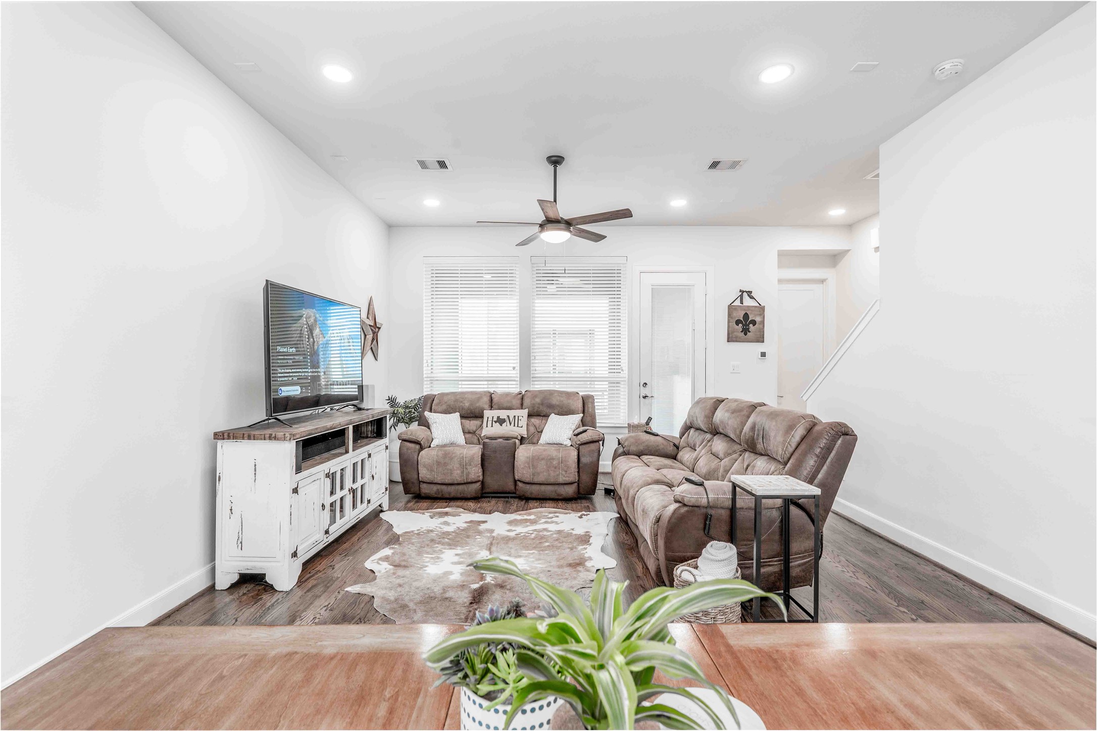 1038 Timbergrove Yards Lane Houston, TX 77008 - Photo 11 of 43 a living room with furniture