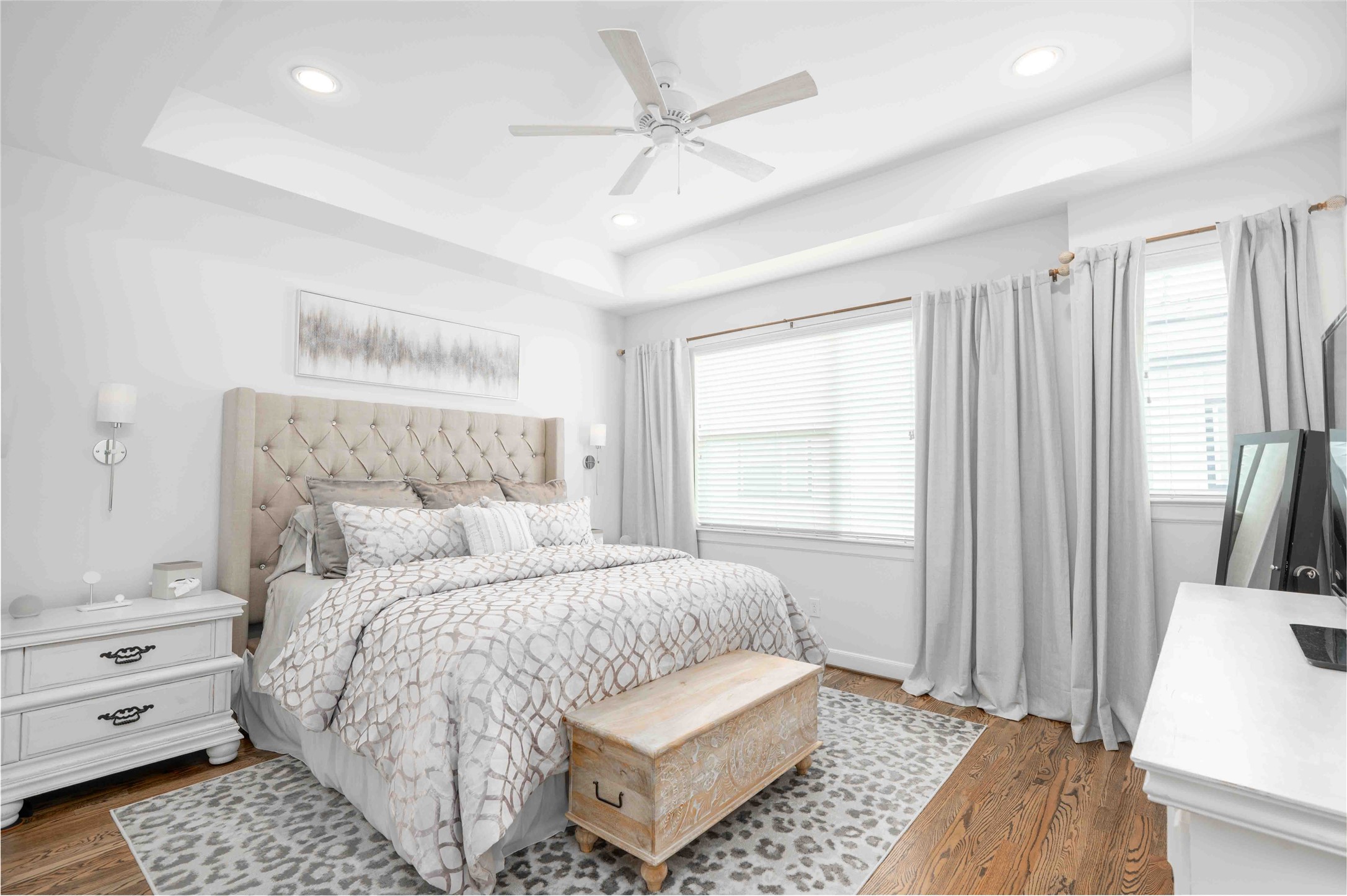 1038 Timbergrove Yards Lane Houston, TX 77008 - Photo 17 of 43 a bedroom with a large bed and a window