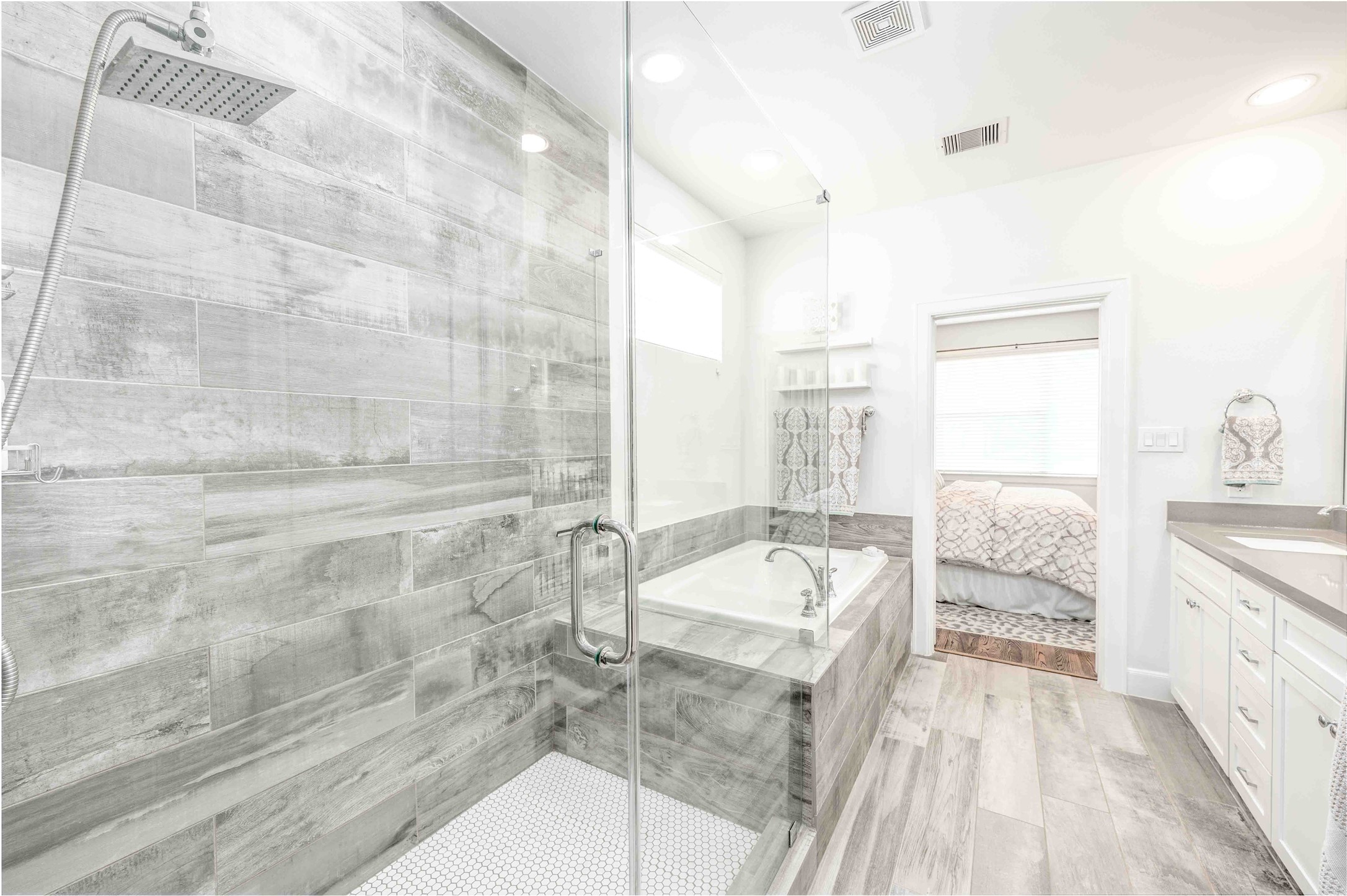 1038 Timbergrove Yards Lane Houston, TX 77008 - Photo 19 of 43 a spacious bathroom with a granite countertop tub sink and mirror