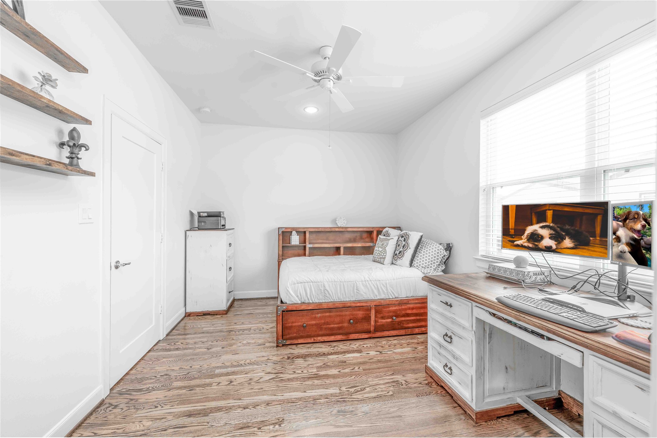 1038 Timbergrove Yards Lane Houston, TX 77008 - Photo 21 of 43 Adjacent to the primary bedroom is a secondary bedroom. Perfect for home office or nursery!