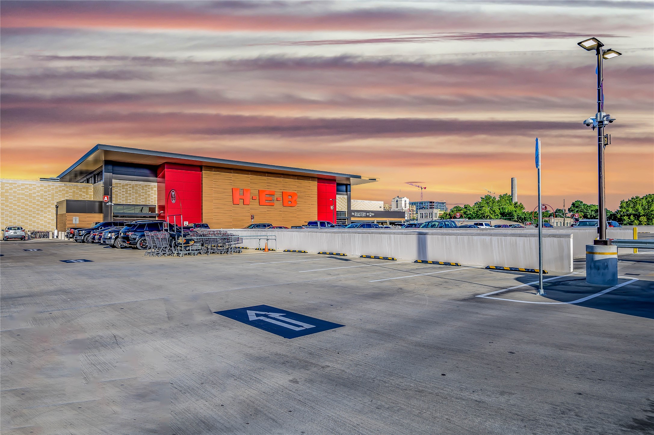 1038 Timbergrove Yards Lane Houston, TX 77008 - Photo 38 of 43 a view of a street with a building in the background