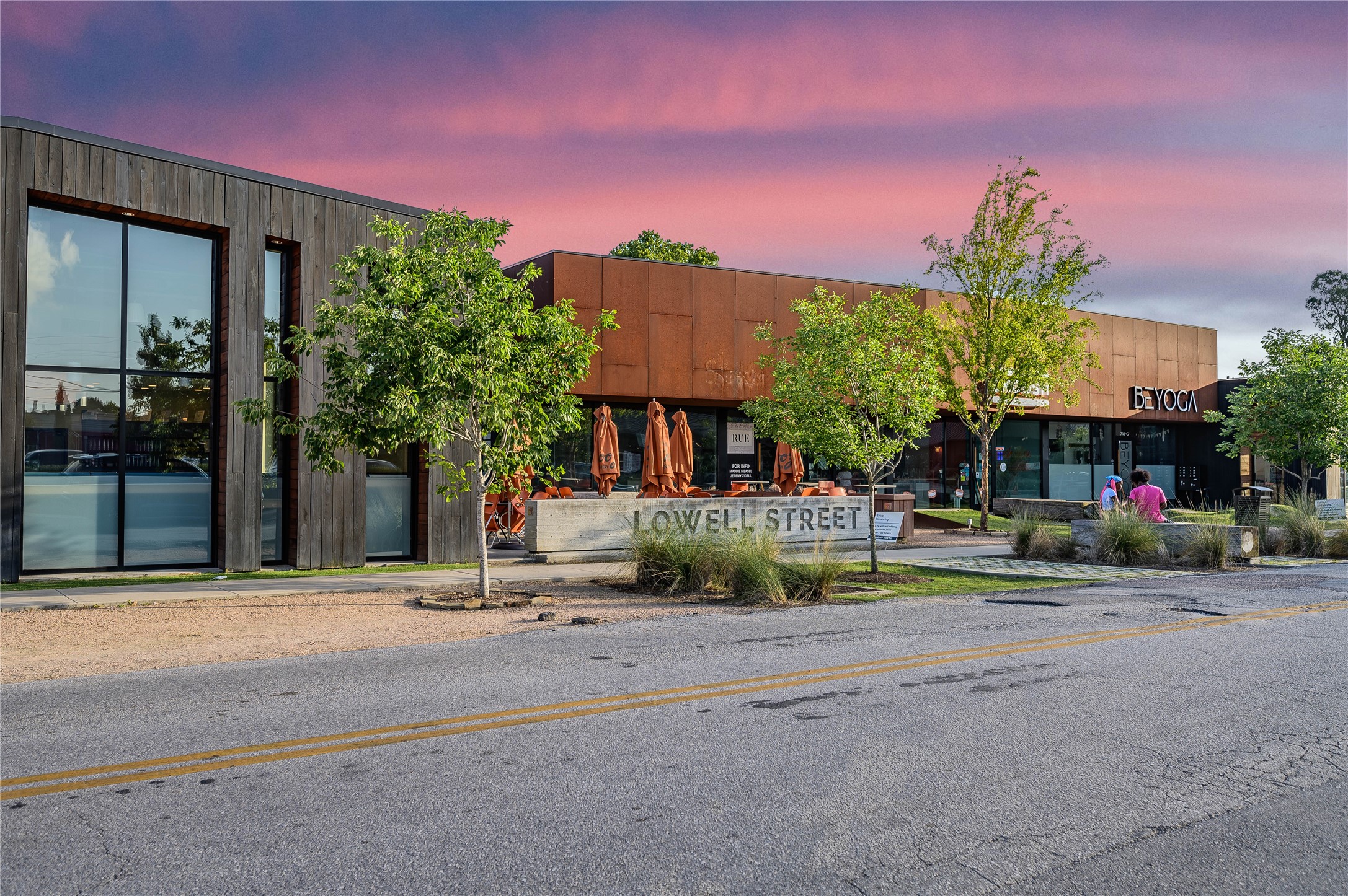 1038 Timbergrove Yards Lane Houston, TX 77008 - Photo 39 of 43 Lots of cycle & yoga studios all nearby