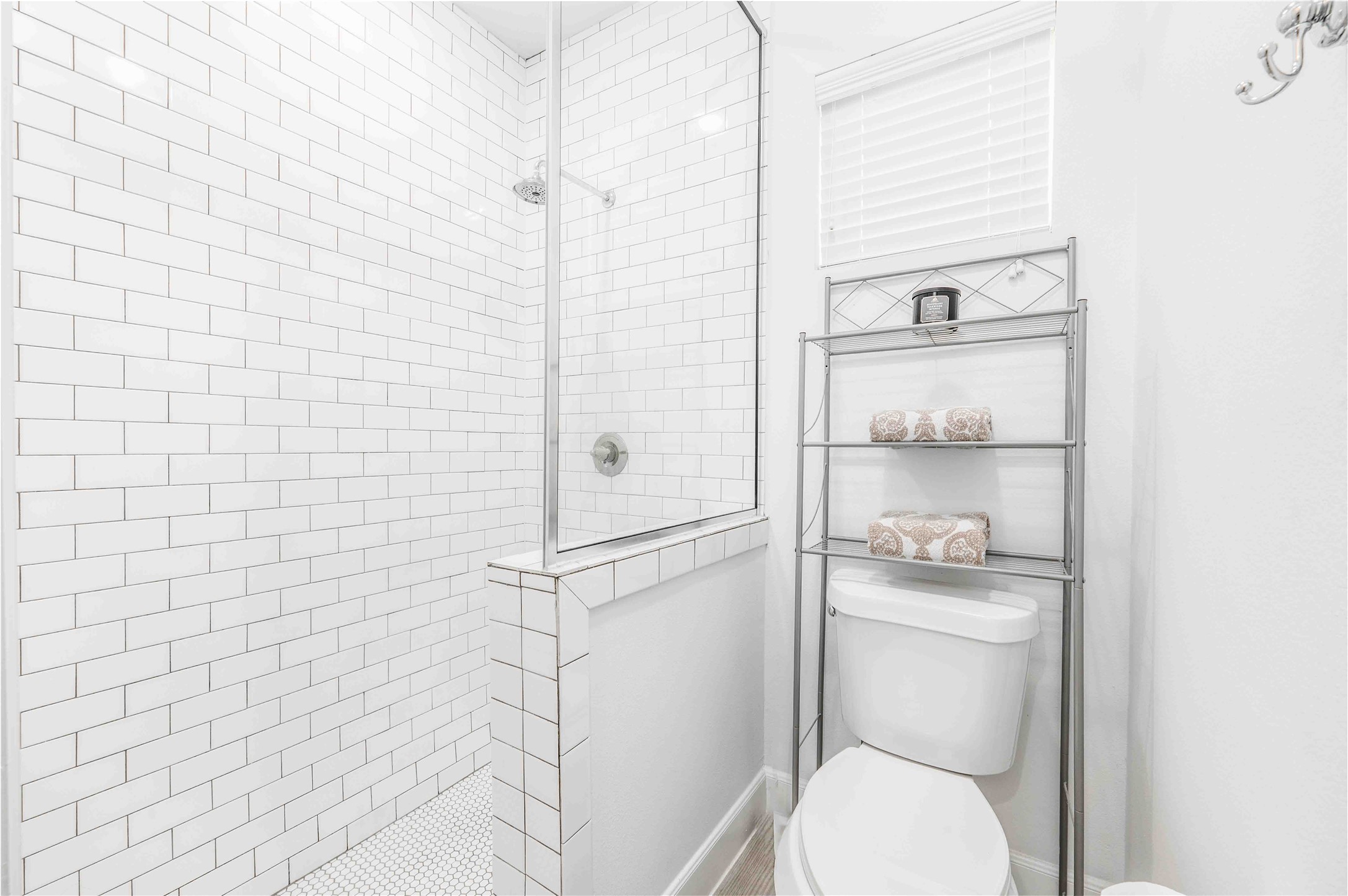 1038 Timbergrove Yards Lane Houston, TX 77008 - Photo 6 of 43 Large walk-in shower in 1st floor bath