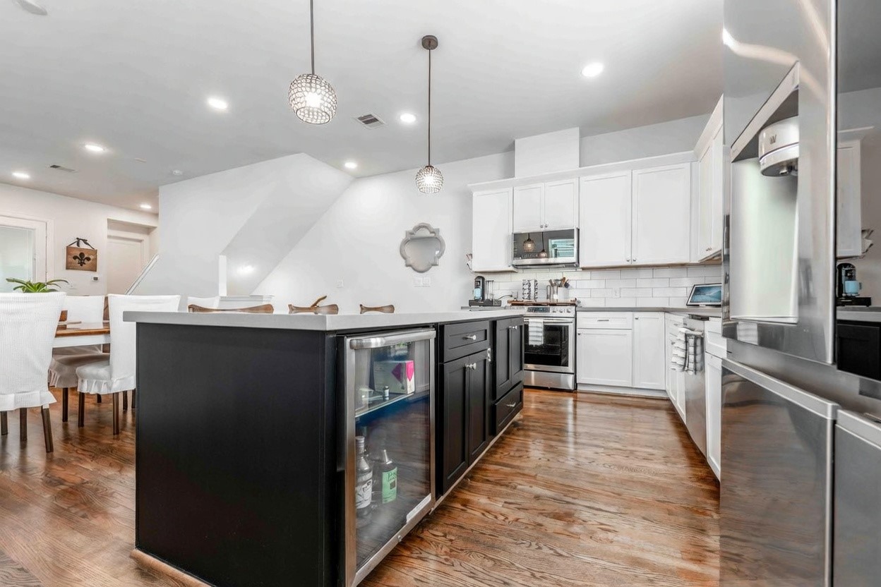 1038 Timbergrove Yards Lane Houston, TX 77008 - Photo 9 of 43 Island Cabinet Color AI Rendering