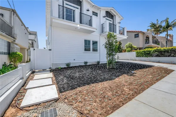 $10,000 | 2304 Harriman Lane, Unit A, Redondo Beach, CA 90278