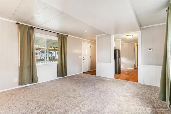 a view of a big room with closet and windows
