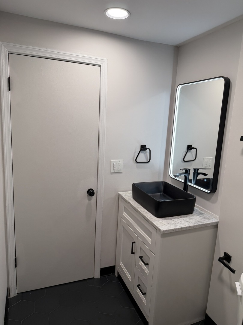 5357 North Delphia Avenue, Unit 357 Chicago, IL 60656 - Photo 8 of 11