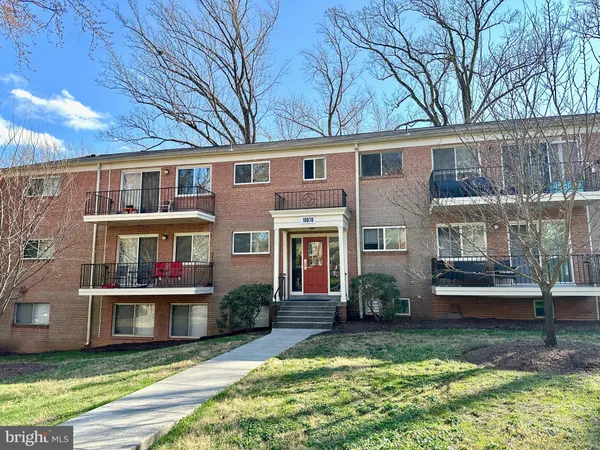 $1,800 | 10670 Weymouth Street, Unit 202, Bethesda, MD 20814