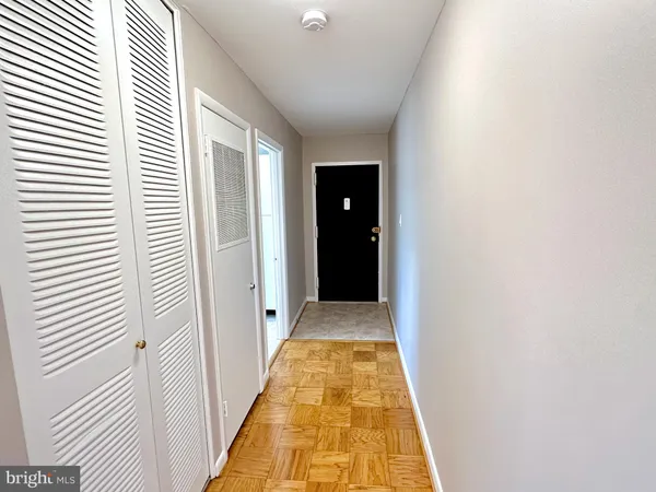 $1,800 | 10670 Weymouth Street, Unit 202, Bethesda, MD 20814