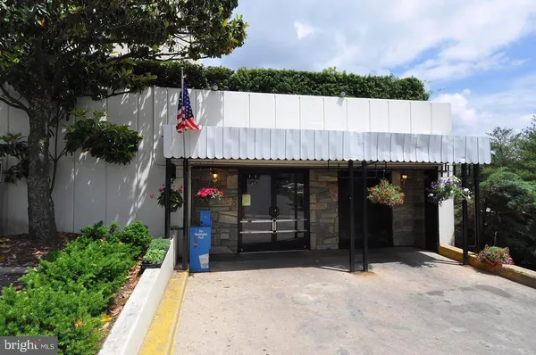 $1,800 | 10670 Weymouth Street, Unit 202, Bethesda, MD 20814