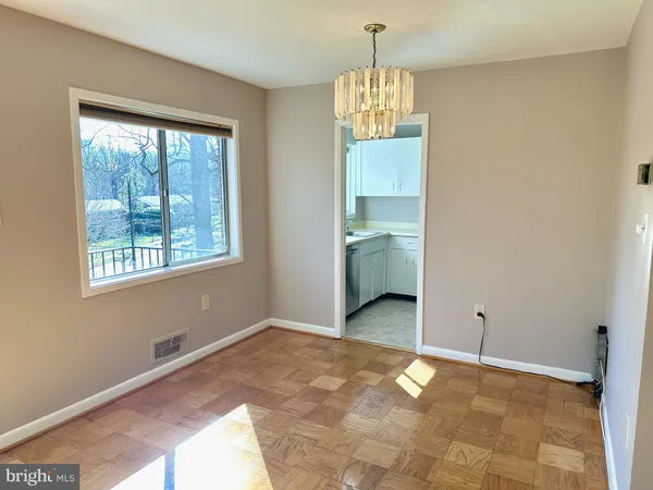 $1,800 | 10670 Weymouth Street, Unit 202, Bethesda, MD 20814