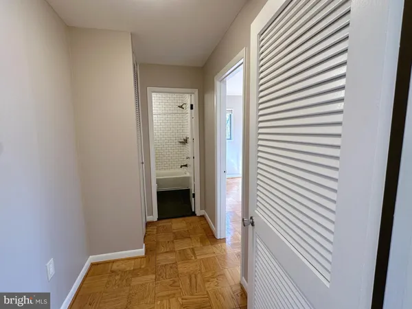 $1,800 | 10670 Weymouth Street, Unit 202, Bethesda, MD 20814