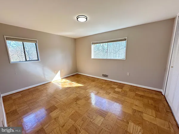 $1,800 | 10670 Weymouth Street, Unit 202, Bethesda, MD 20814