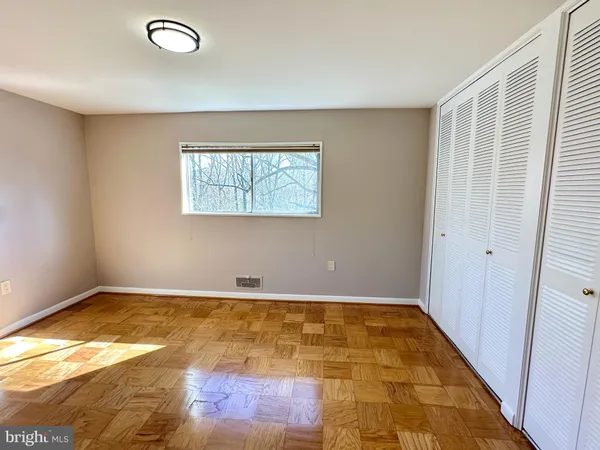 $1,800 | 10670 Weymouth Street, Unit 202, Bethesda, MD 20814