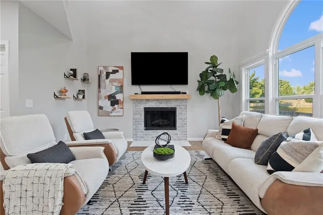 $459,500 | 4113 Southwest Leeward Drive, Lee's Summit, MO 64082