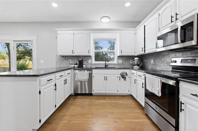 $459,500 | 4113 Southwest Leeward Drive, Lee's Summit, MO 64082