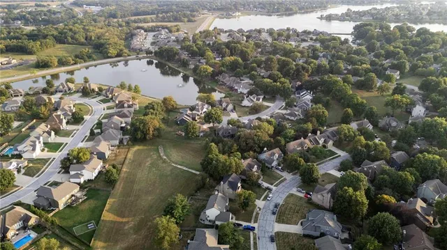 $459,500 | 4113 Southwest Leeward Drive, Lee's Summit, MO 64082