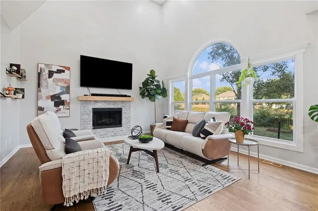 $459,500 | 4113 Southwest Leeward Drive, Lee's Summit, MO 64082