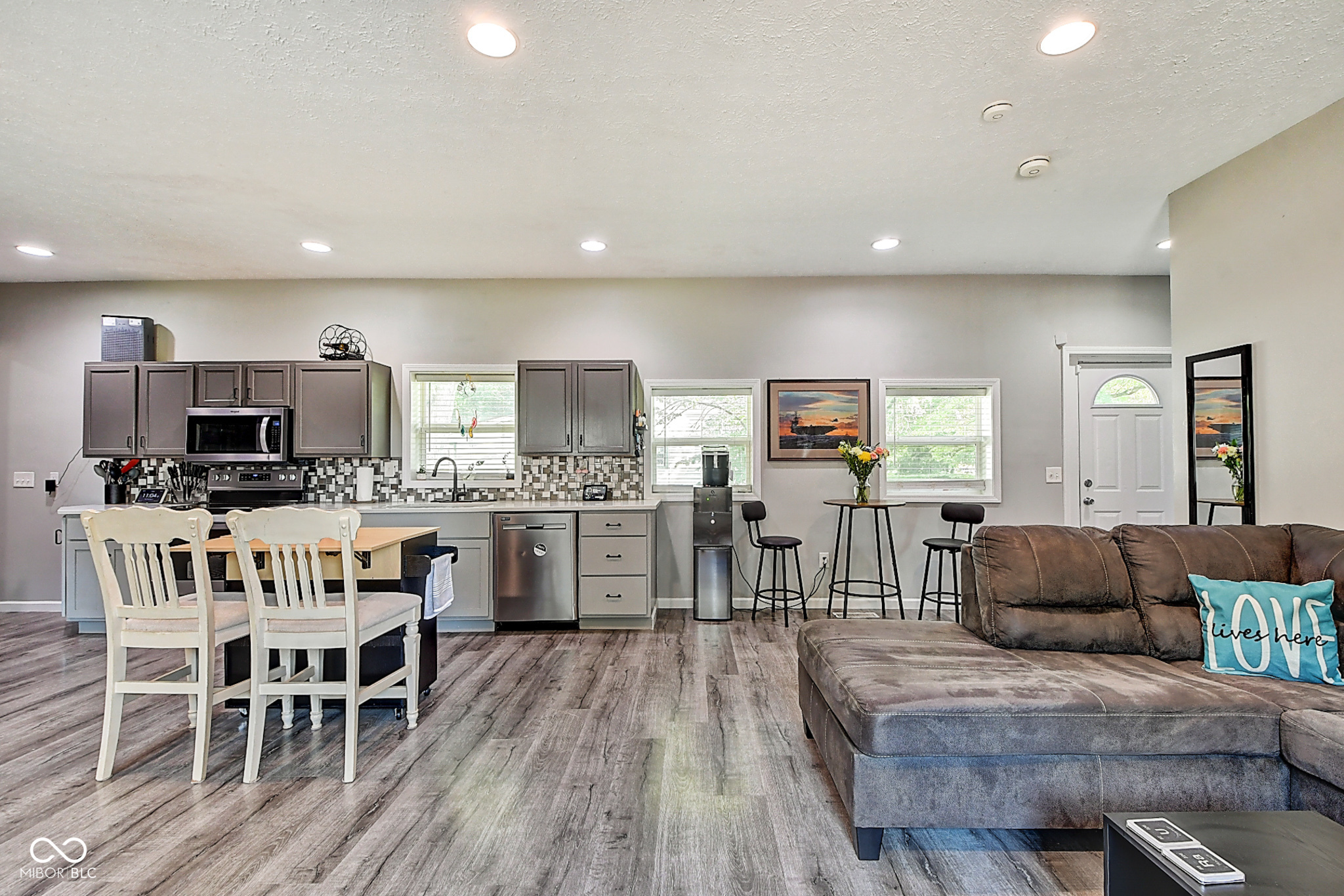 3828 Bluff Road Indianapolis, IN 46217 - Photo 5 of 36