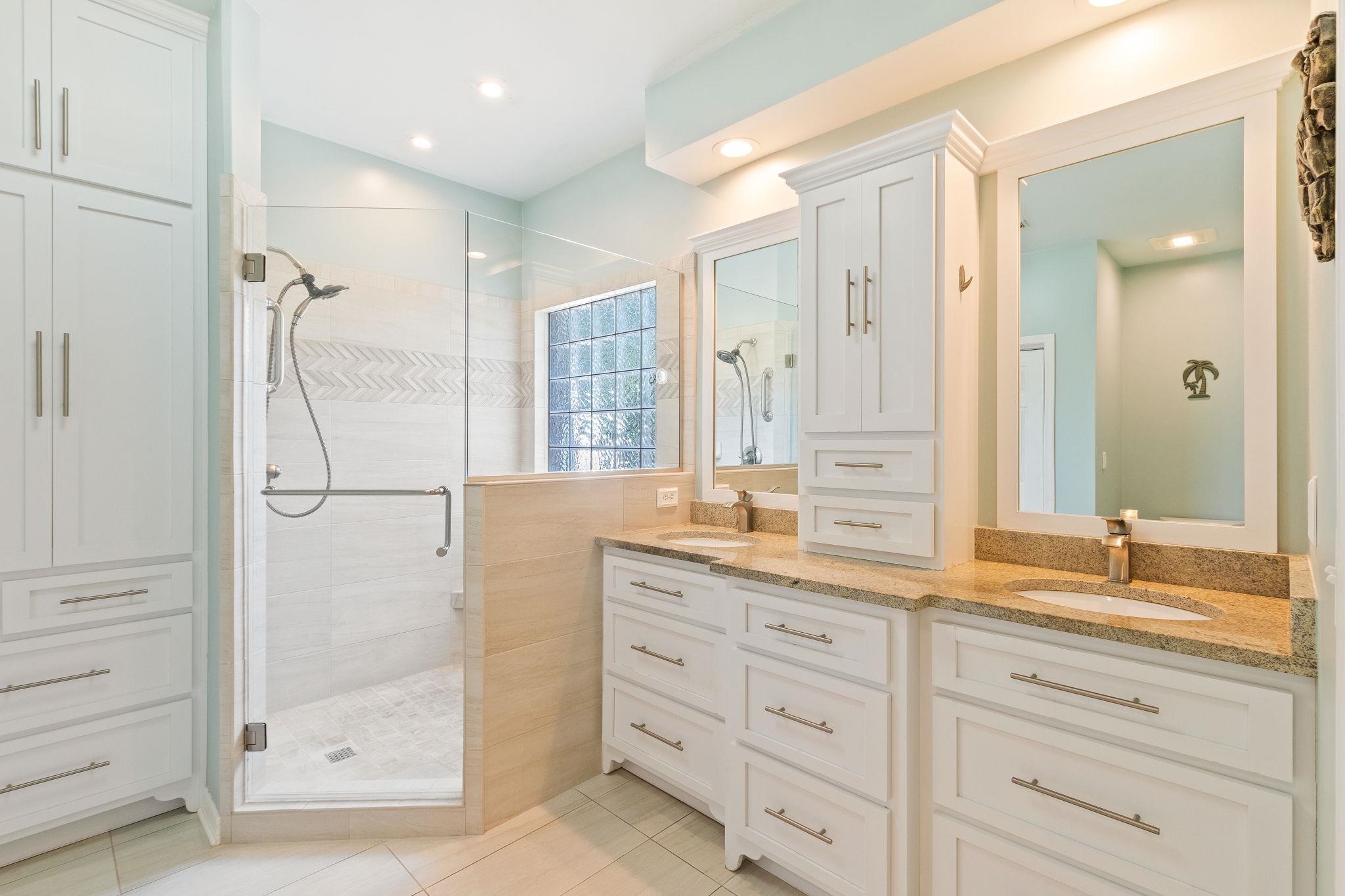 8431 Forest Drive Foley, AL 36535 - Photo 12 of 36 Master Bathroom