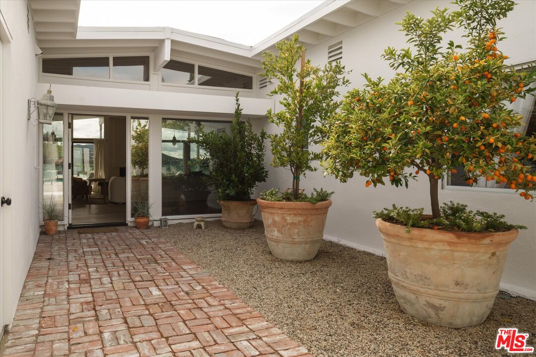 3627 Cody Road Sherman Oaks, CA 91403 - Photo 3 of 63