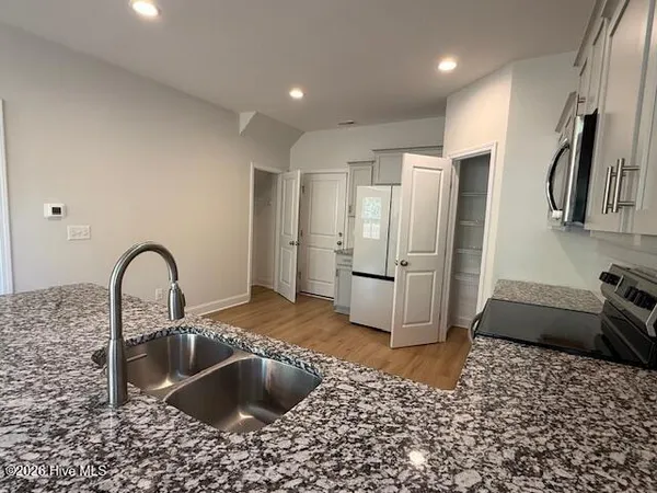 $2,400 | 400 Bulrush Court, Jacksonville, NC 28540