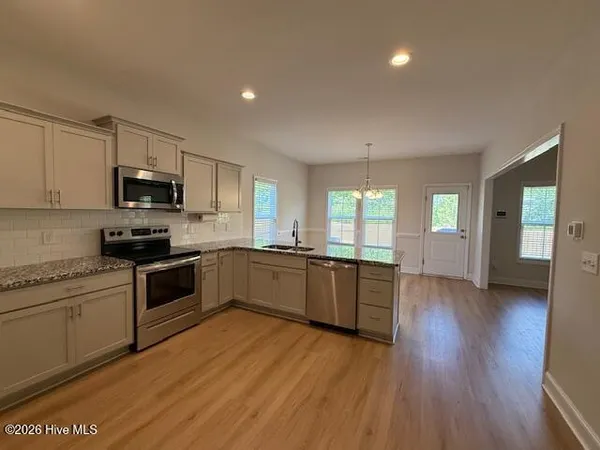 $2,400 | 400 Bulrush Court, Jacksonville, NC 28540