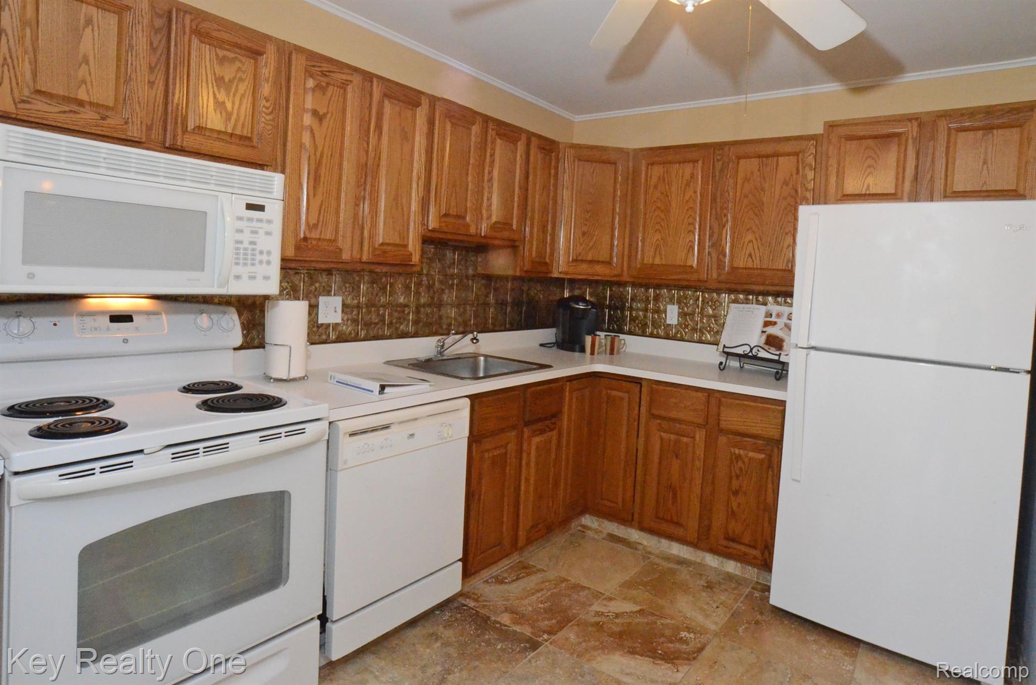 1102 Moreland Court Rochester, MI 48307 - Photo 10 of 31 Built in Microwave and Dishwasher