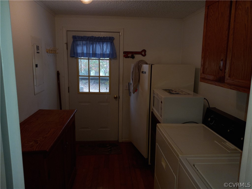 2964 West Creek Road Crewe, VA 23930 - Photo 12 of 46 a bathroom with a toilet and a shower