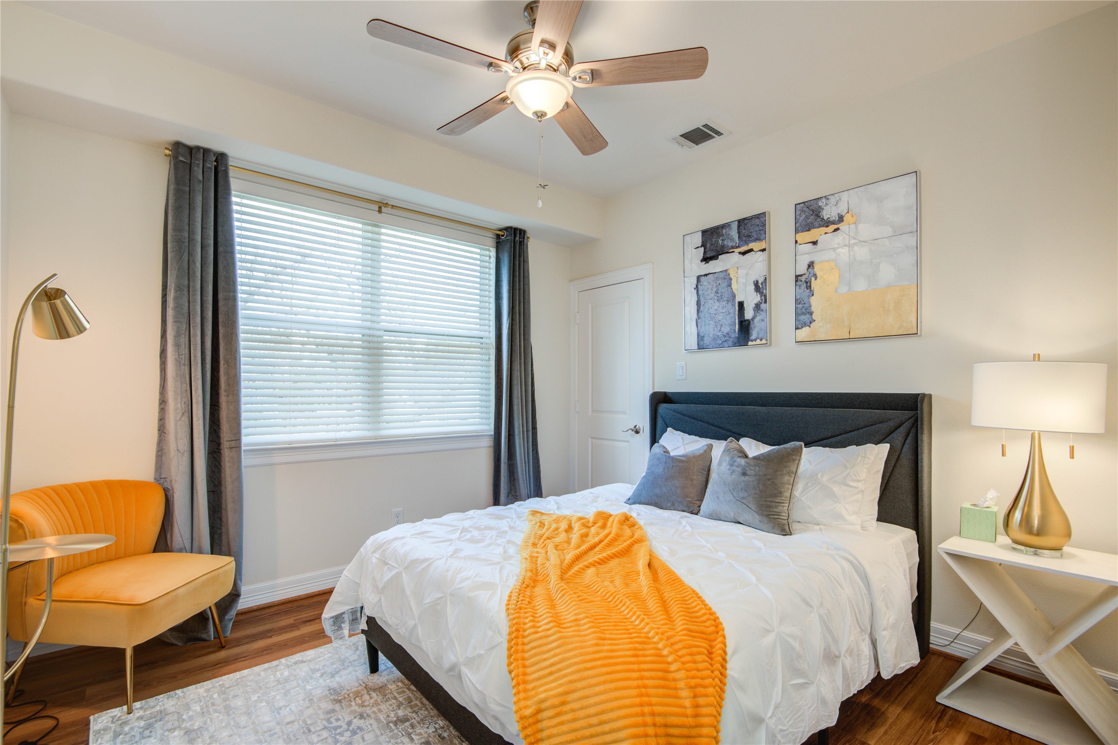 738 Link Road Houston, TX 77009 - Photo 14 of 20 2nd Floor Third Bedroom