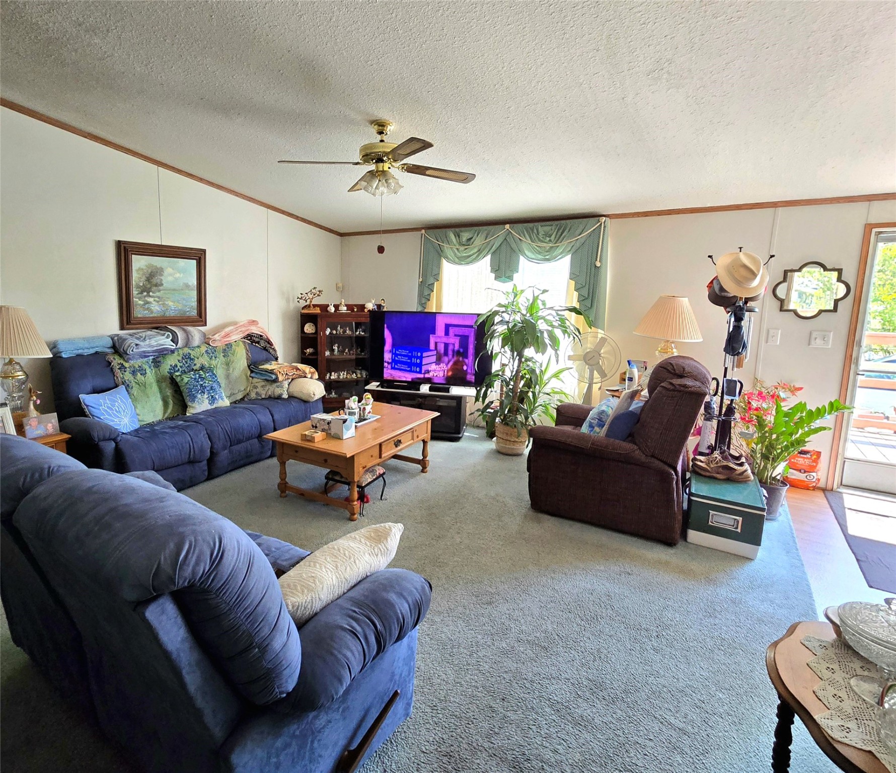 620 Easy Street Cleveland, TX 77327 - Photo 13 of 26 a living room with furniture and a chandelier