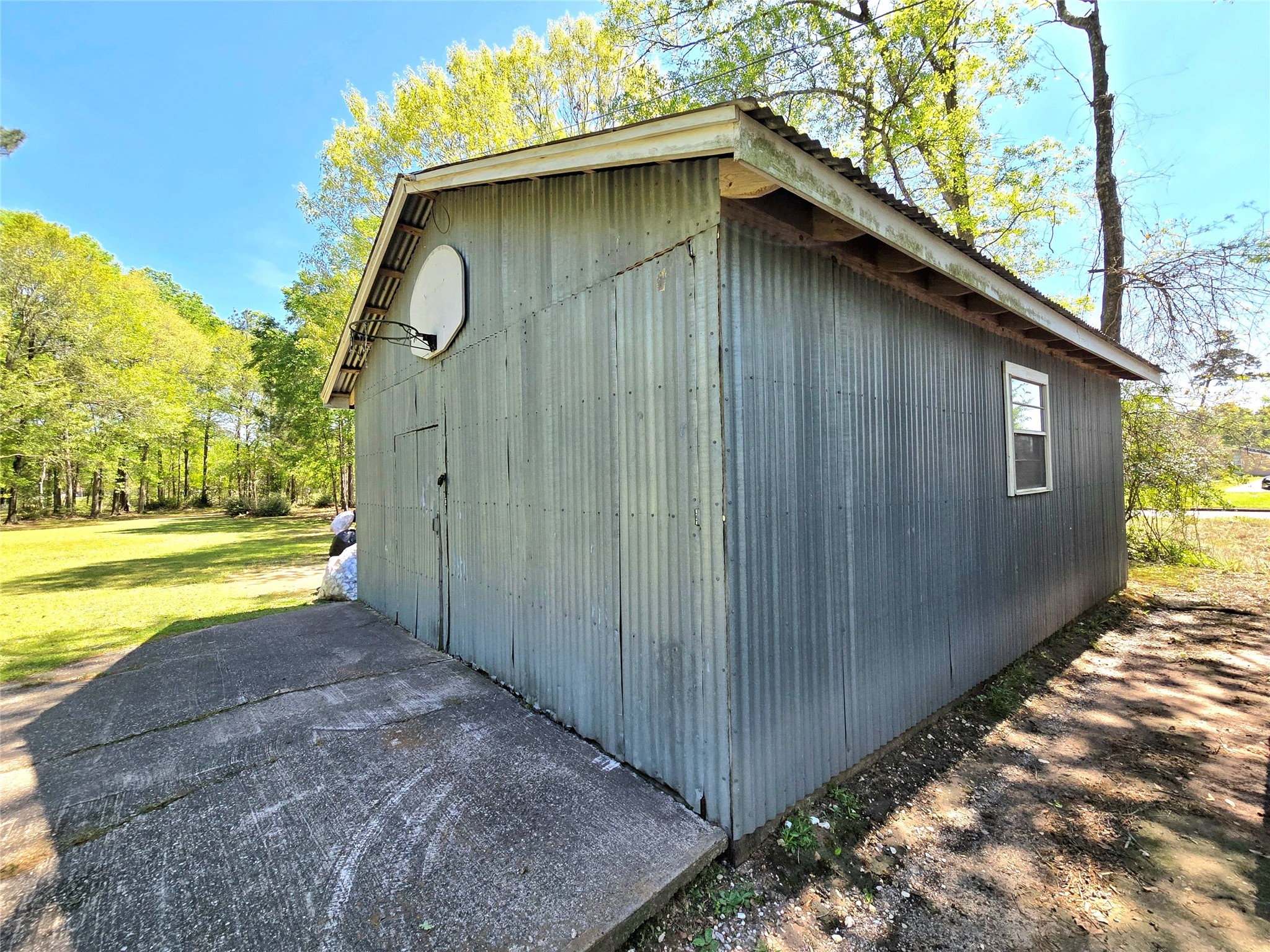 620 Easy Street Cleveland, TX 77327 - Photo 20 of 26 a house with a outdoor space