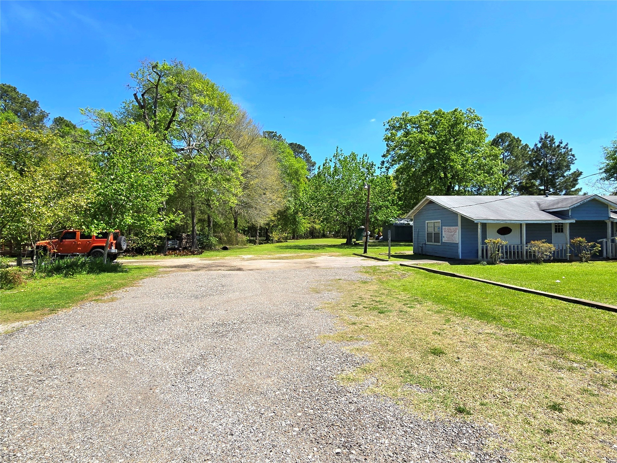 620 Easy Street Cleveland, TX 77327 - Photo 3 of 26 a front view of house with yard and green space