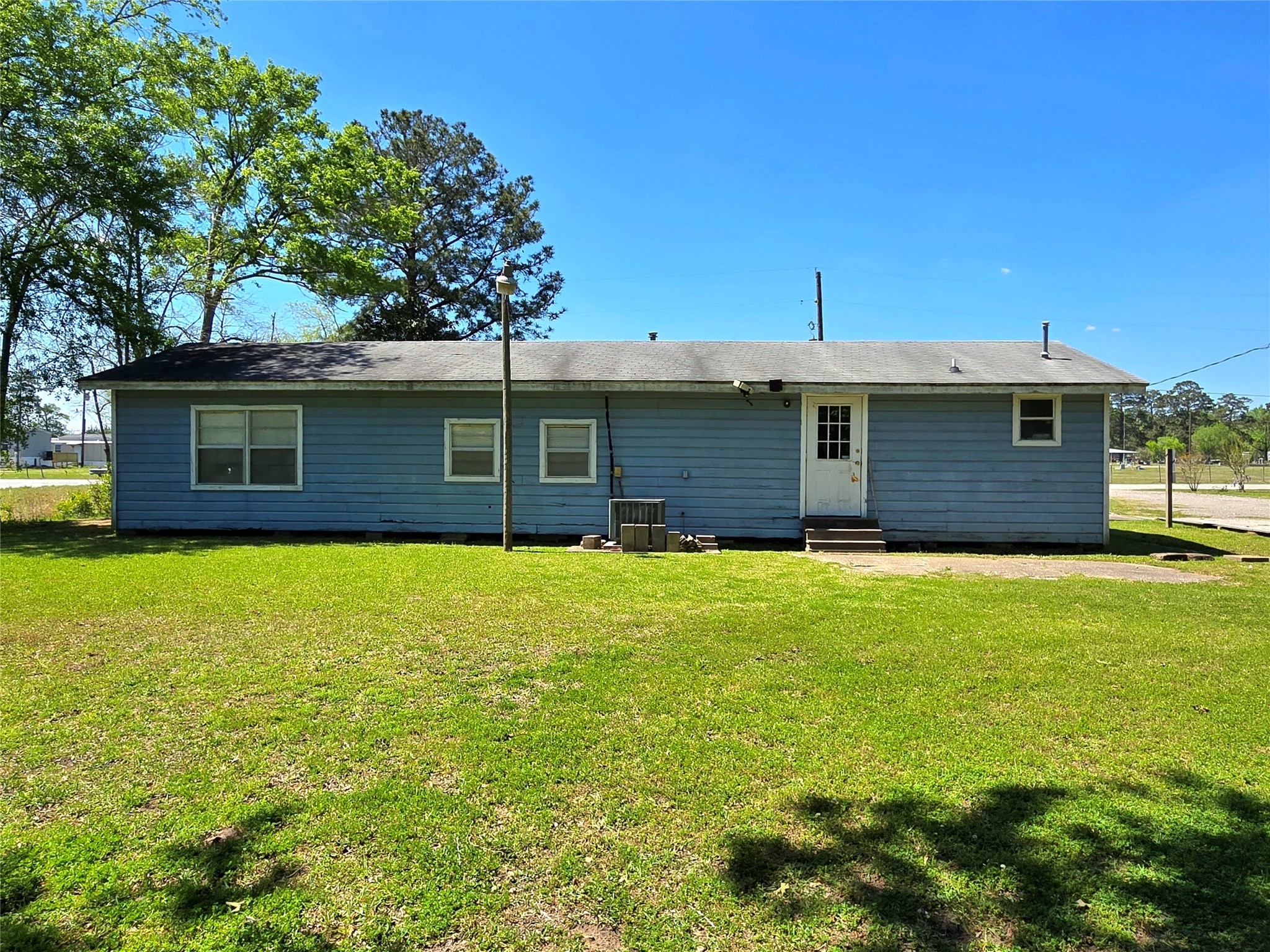 620 Easy Street Cleveland, TX 77327 - Photo 4 of 26 a front view of a house with a garden