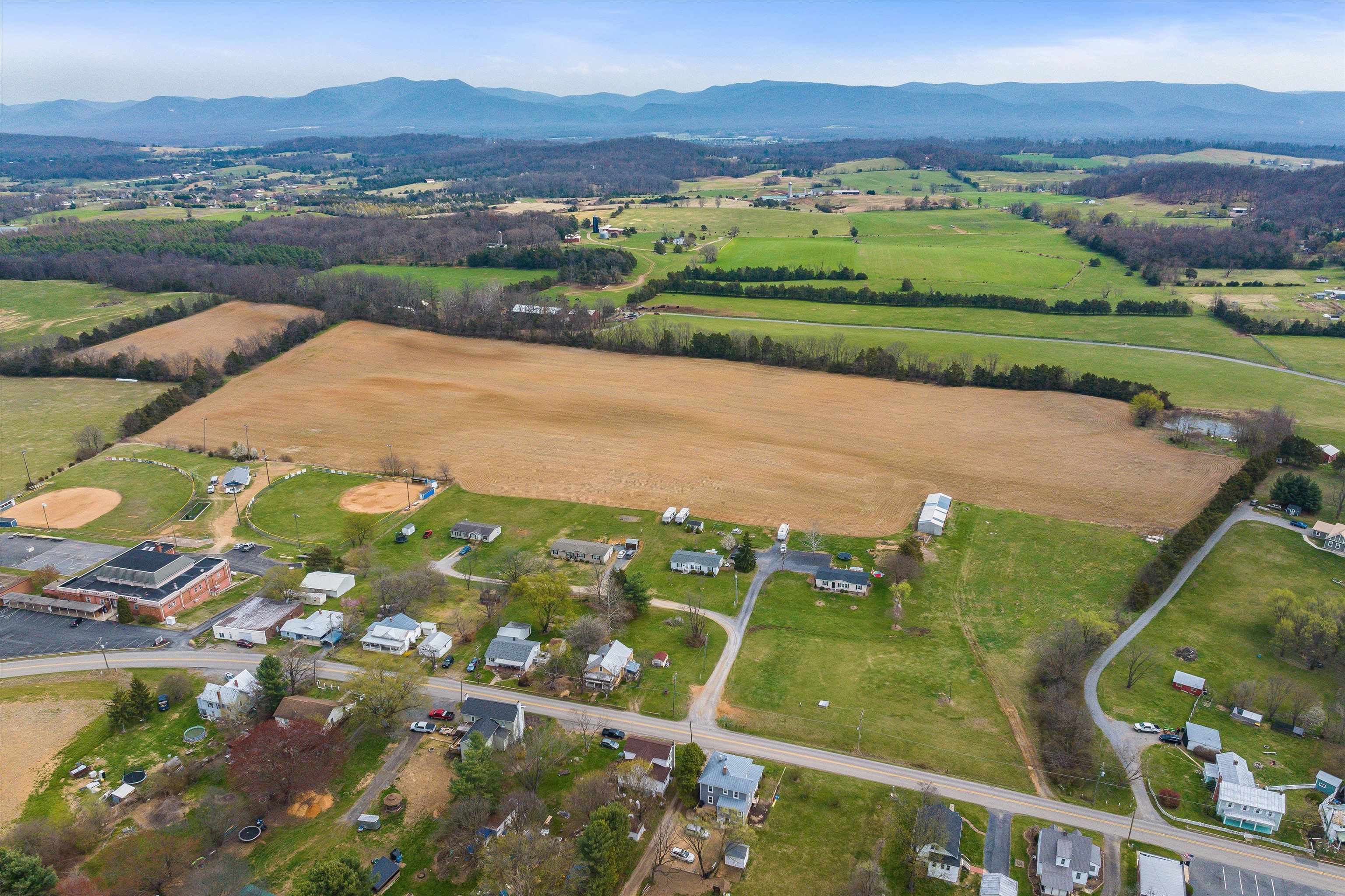 37 Hayfield Lane Fort Defiance, VA 24437 - Photo 2 of 22