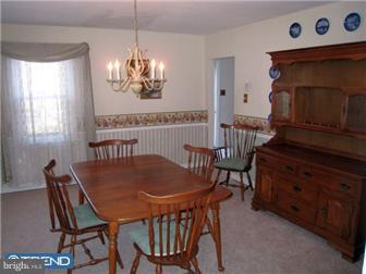 732 Dale Road Huntingdon Valley, PA 19006 - Photo 3 of 12 Dining Room